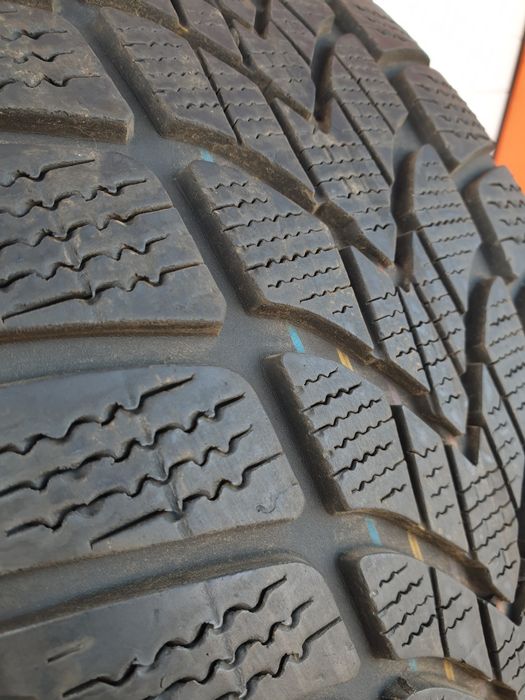 Зимни гуми 4 броя DUNLOP SpWintre Sport4D 225 60 R17 дот 2419