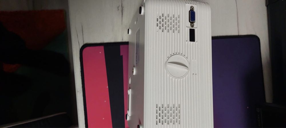 Proiector bigauso + cablu hdmi