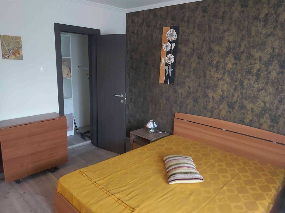 Inchiriez apartament 3 camere, decomandat, ultracentral, Pitesti