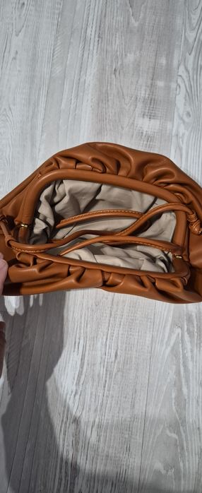 Мека обемна чанта