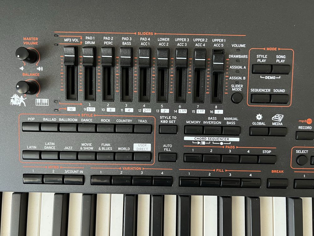 Korg Pa4X Oriental 76 clape + husa
