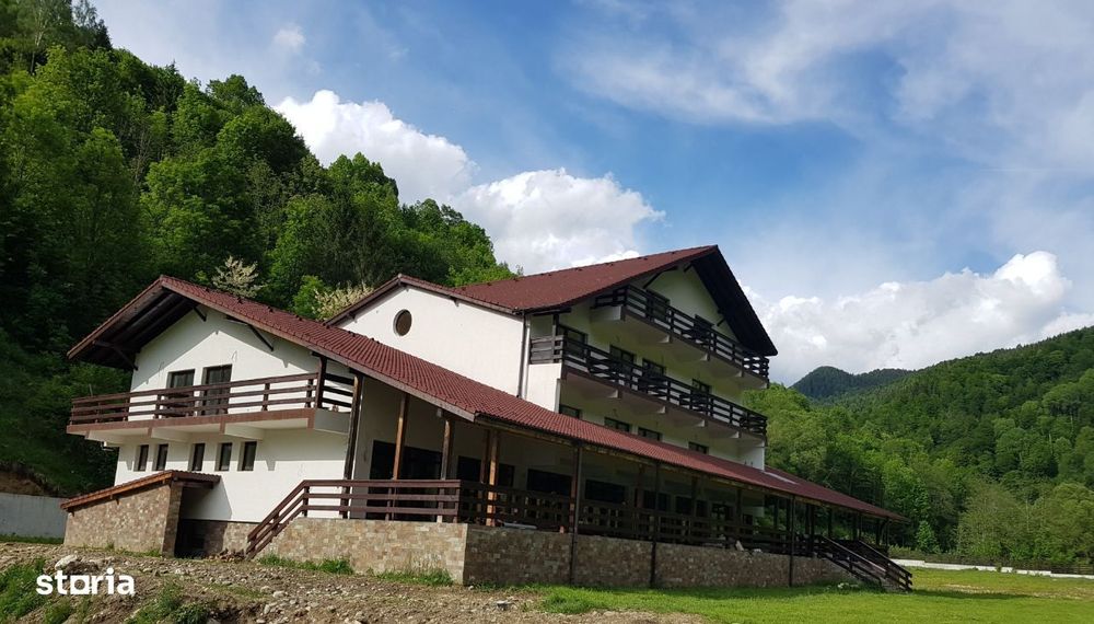 Pensiune / Hotel in Voineasa si 11 561 mp teren intravilan