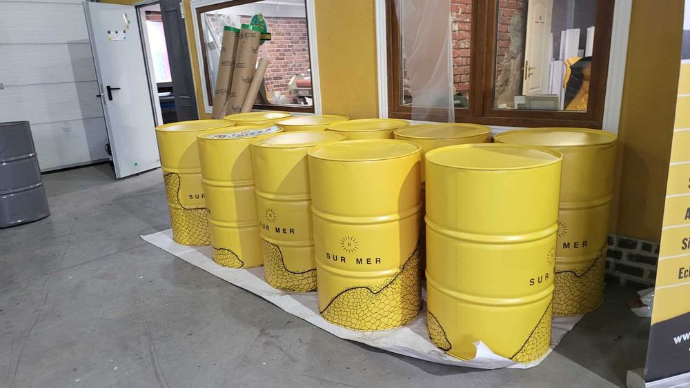 Mobilier comercial și standuri expoziționale – la comandă