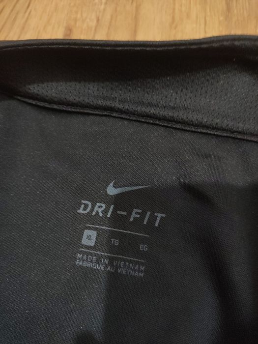 Bluza Nike mărimea XL persona înaltă