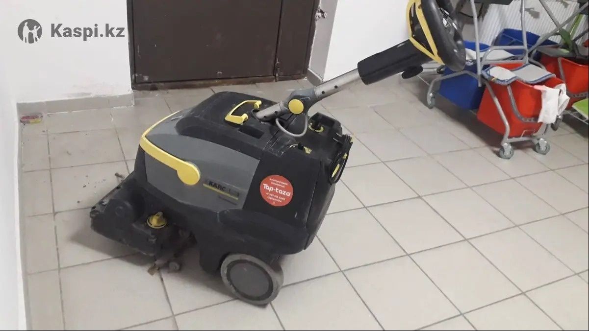 Продам поломоечную машинку Karcher