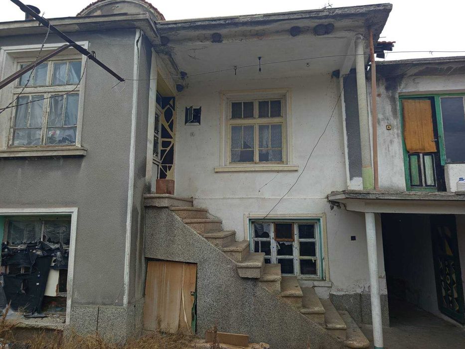 Продава двуетажна къща в село Ръжена