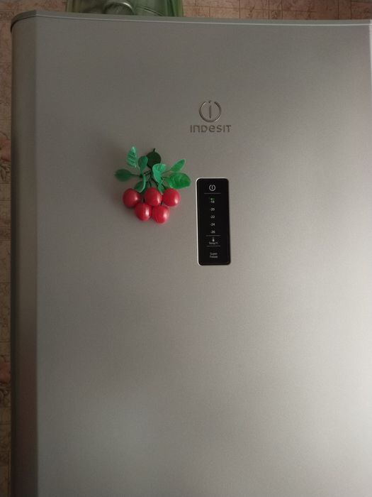 Холодильник INDESIT в хорошем состоянии