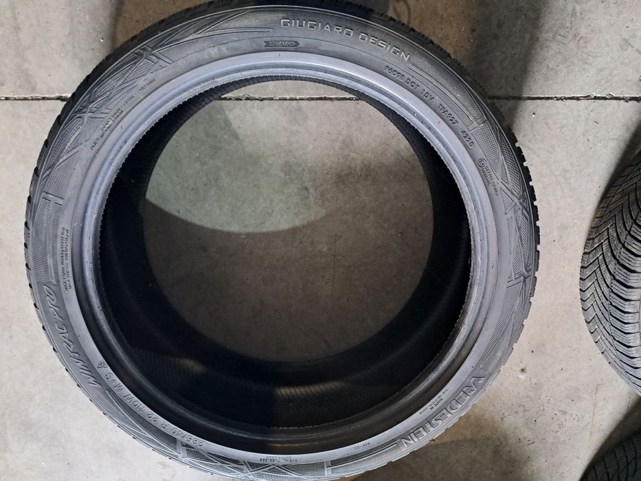 Anvelope second iarna 285 40 R22 Vredestein