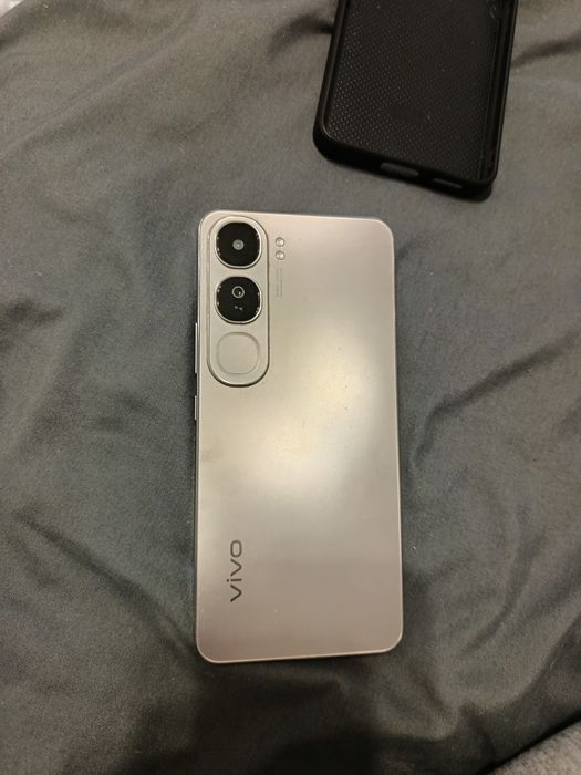 Продам телефон vivo v40 lite