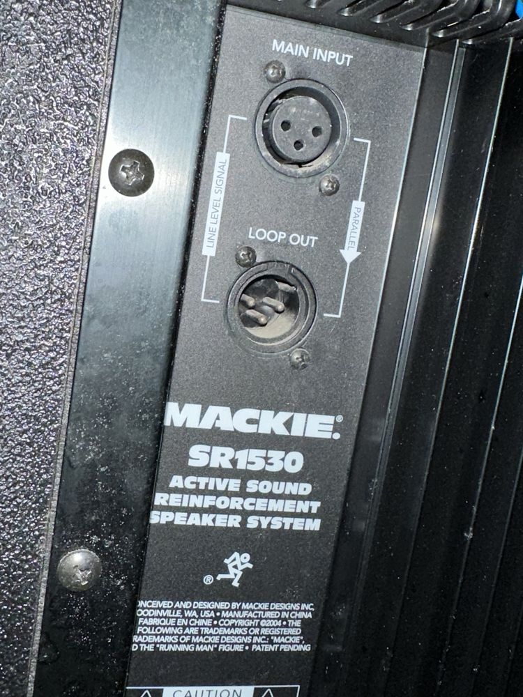 активна тонколона MACKIE SR1530