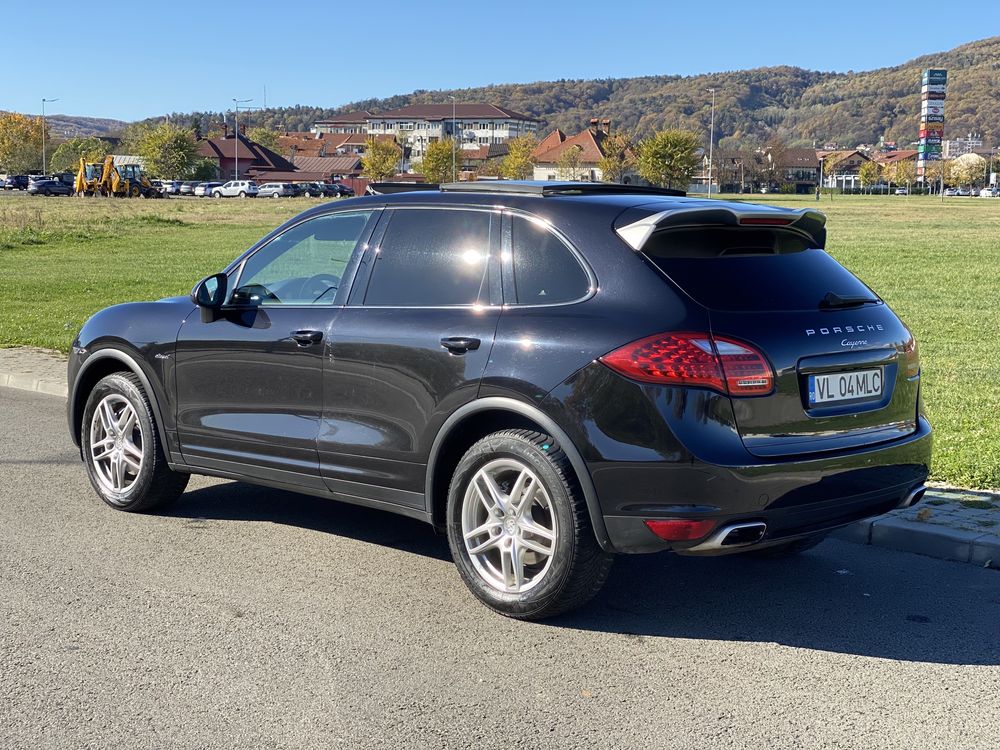 2014 Porsche Cayenne Platinum Edition