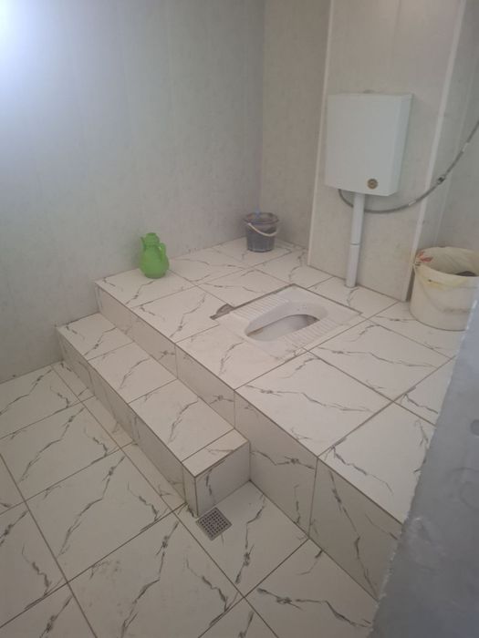 Yunusabod batanika bogʻi oldida eski obshejitiya sotiladi