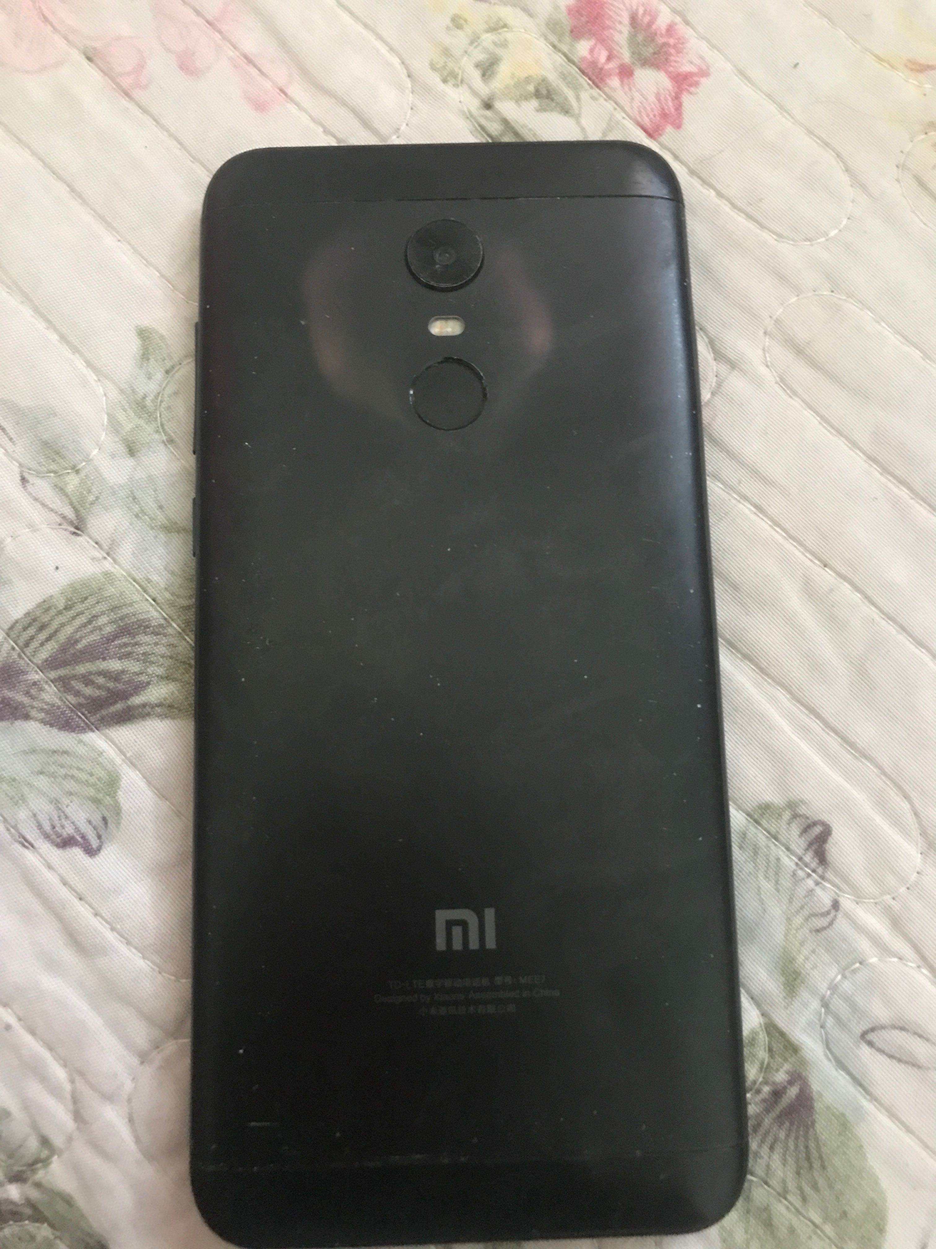 Redmi 5 Plus телефон