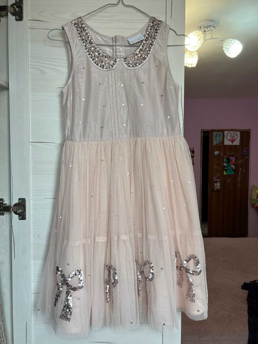 Момичешки рокли различни