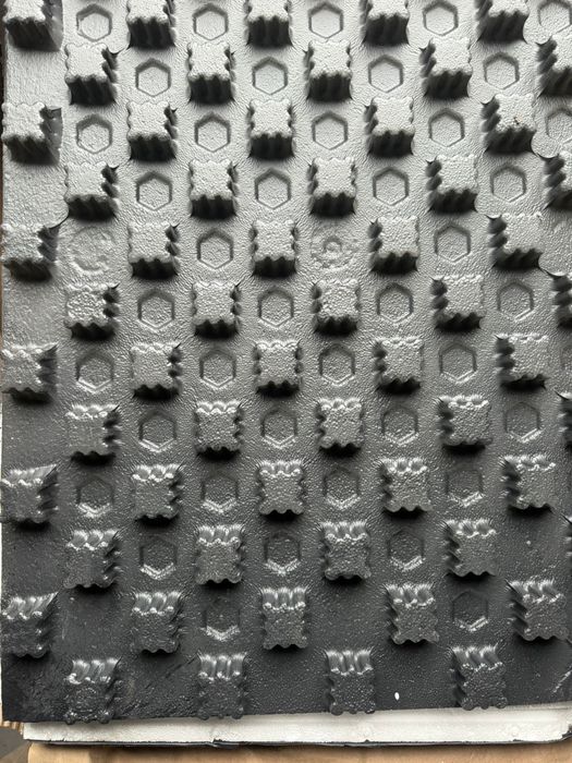 Vand plăci cu nuturi