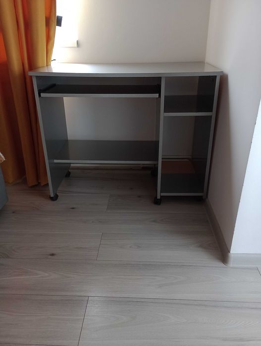 Vând birou!Preț avantajos!!!