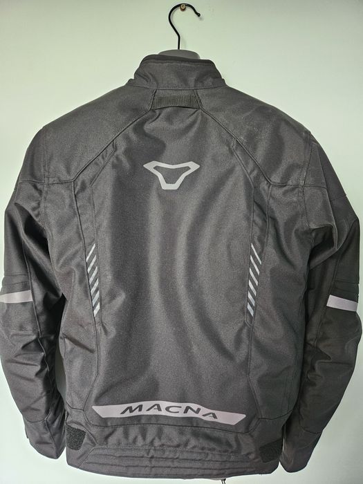 Vând geaca moto impermeabila Macna Tazar mărime XS stare foarte buna