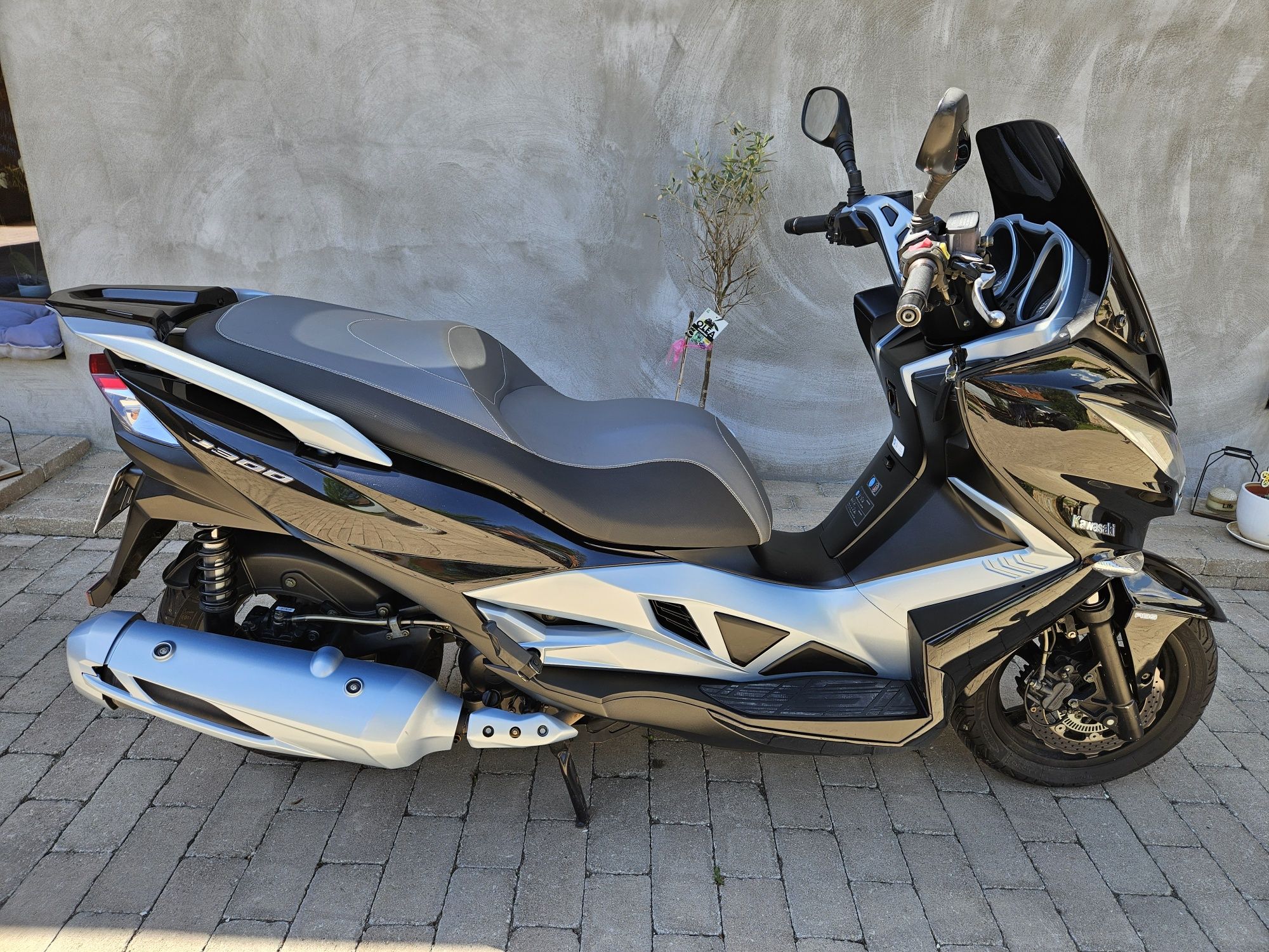 Kawasaki j300 impecabil 2015