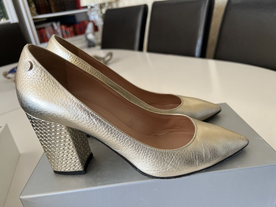 Pantofi aurii masura 40 marca Polini