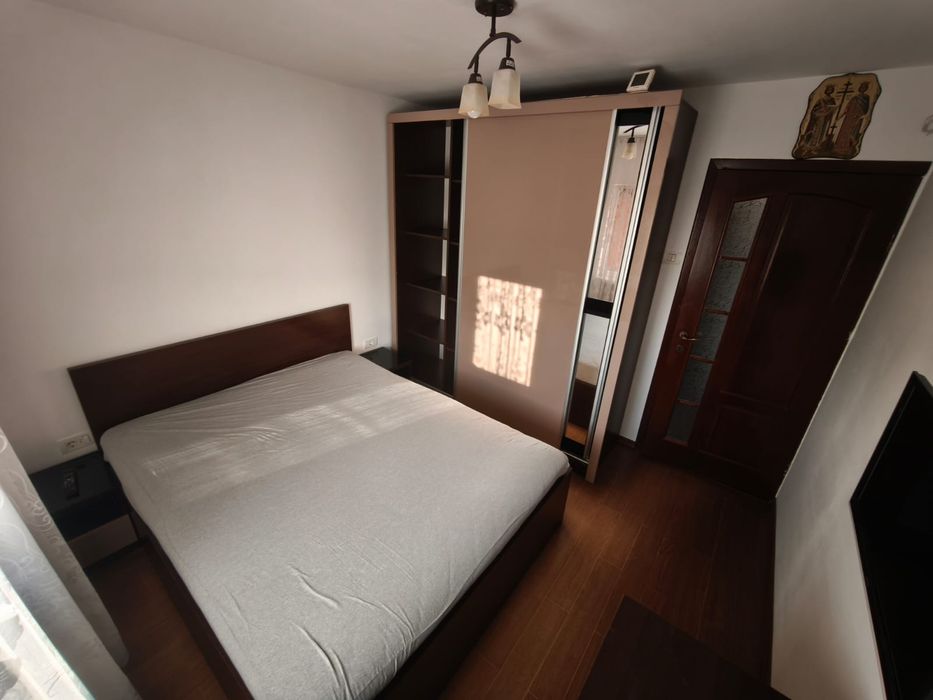 Închiriez apartament cu 3 camere