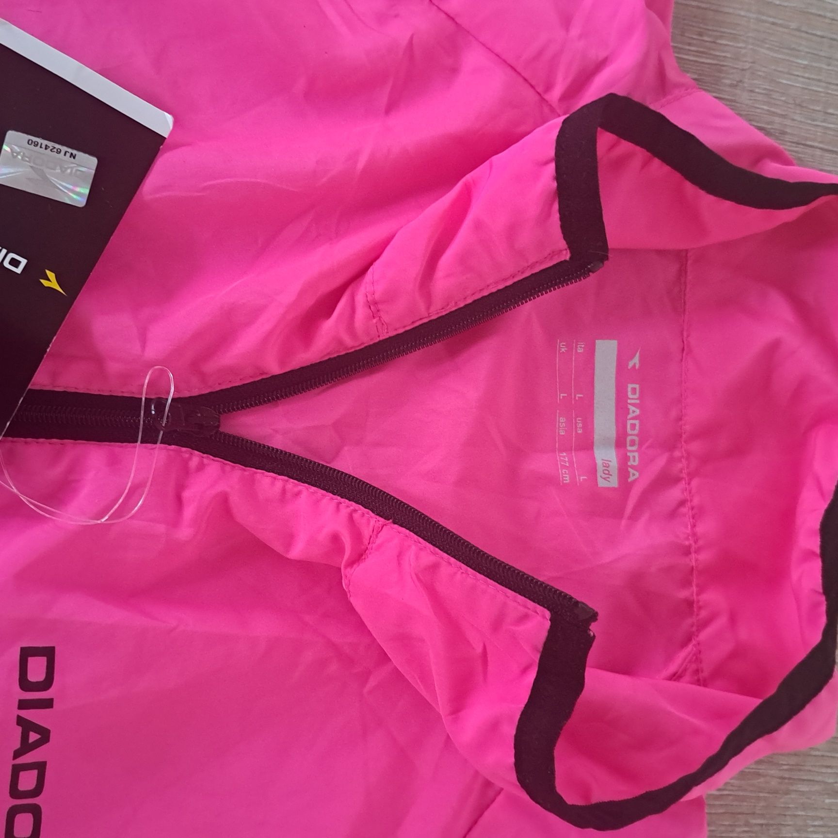 Diadora дамска ветровка с етикет . Лот