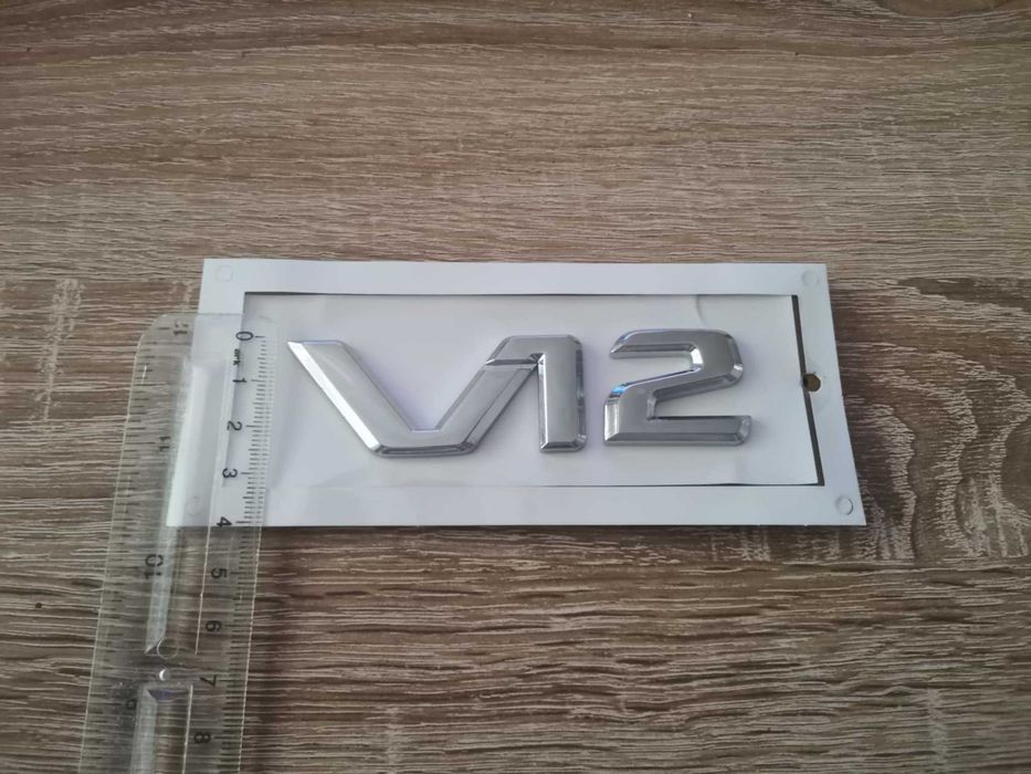 сребриста емблема Mercedes V12 стар фонт