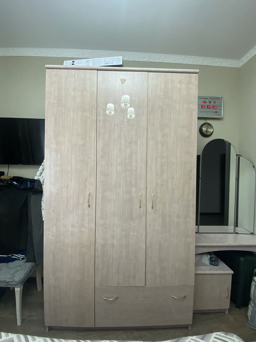 Продам шифоньер для спальни