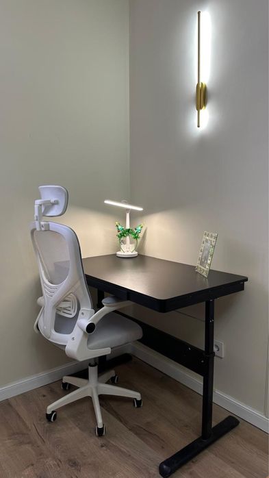 Продам компьютерный стол и кресло