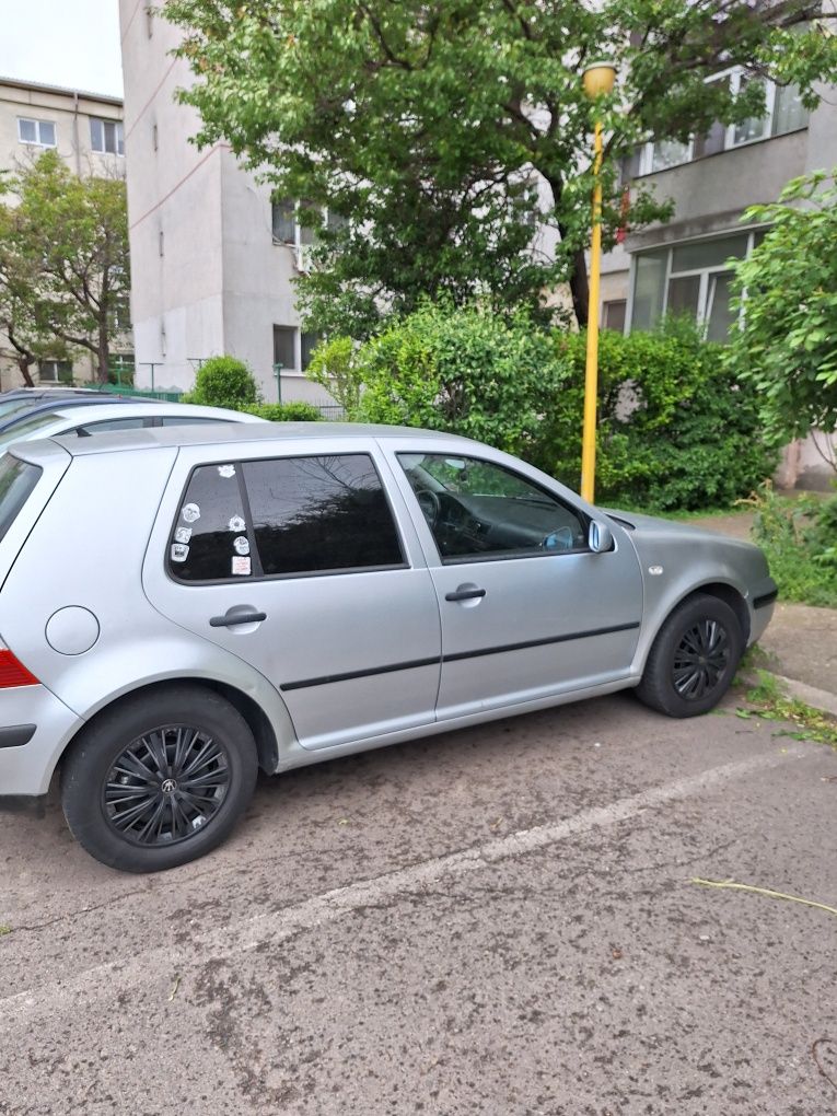 Vând golf 4 1.4 16v