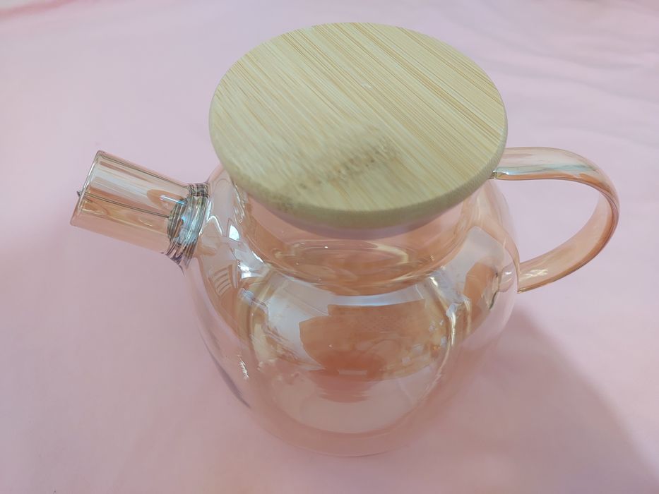 Стеклянный новый чайник