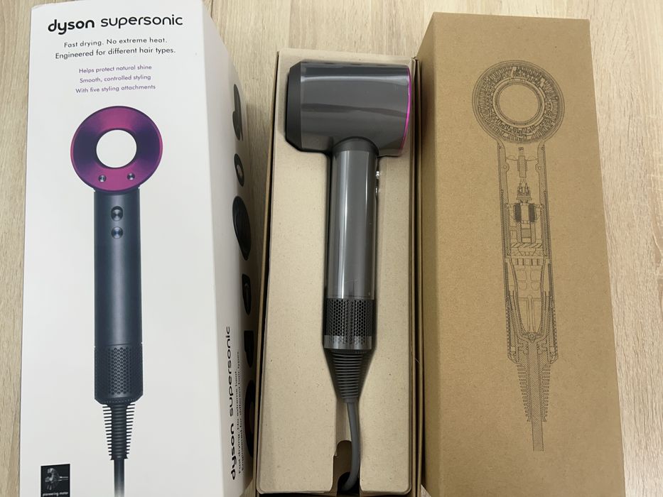 Продам фен Dyson