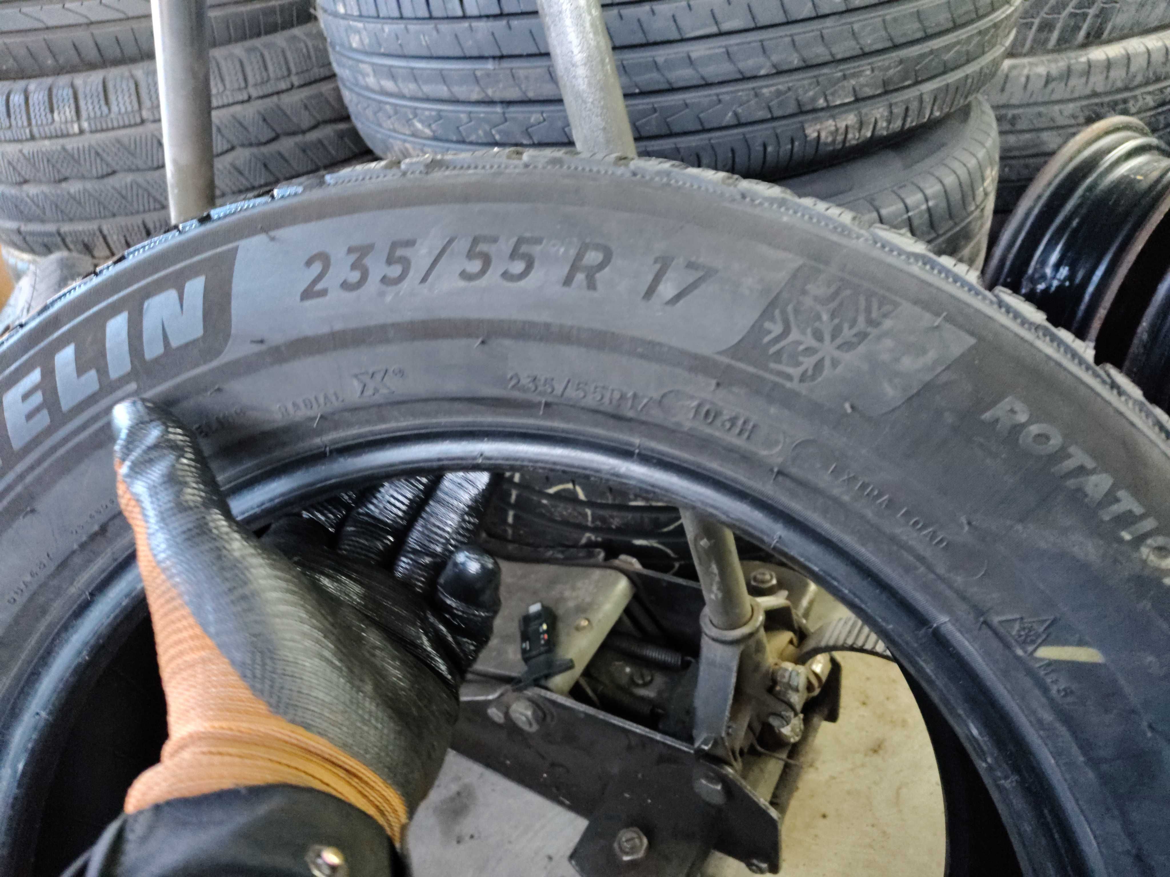 2бр.зимни гуми MICHELIN 235/55/17 103H DOT 3623