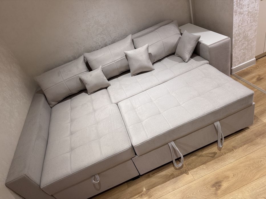 Divan ugalog raskladnoy