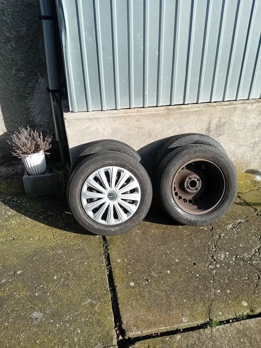 Vînd mașină de tuns iarba și 4 roți