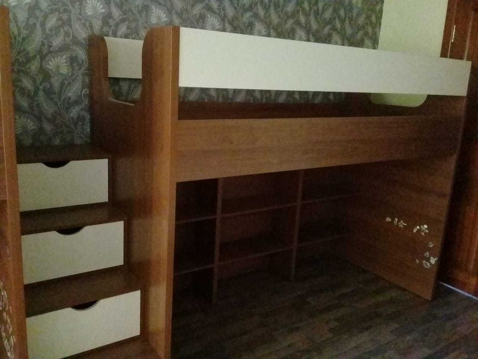 Кровати две штуки с оригинальным дизайном