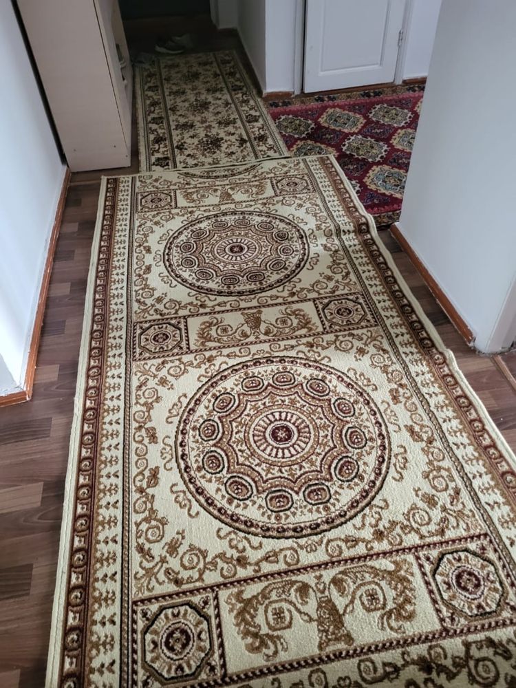 Продам ковры и стол