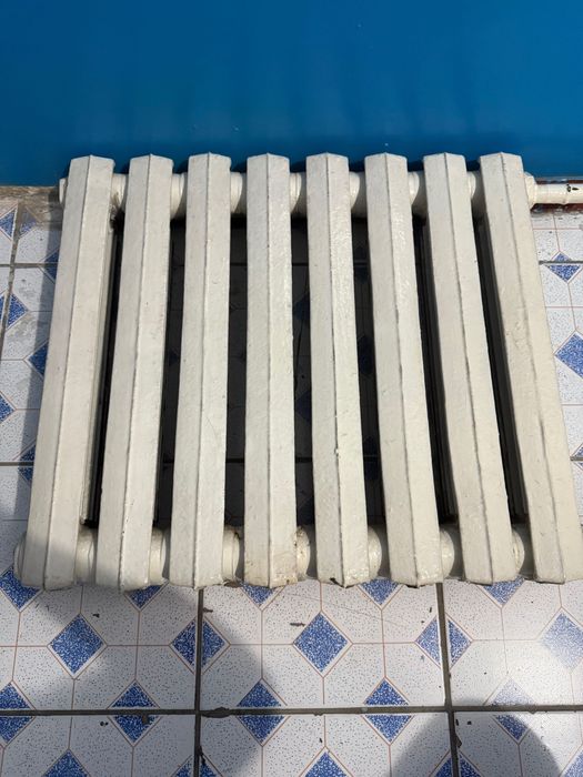 Чугунная батарея 6 секции в отличном состояние 3000 тг все секции