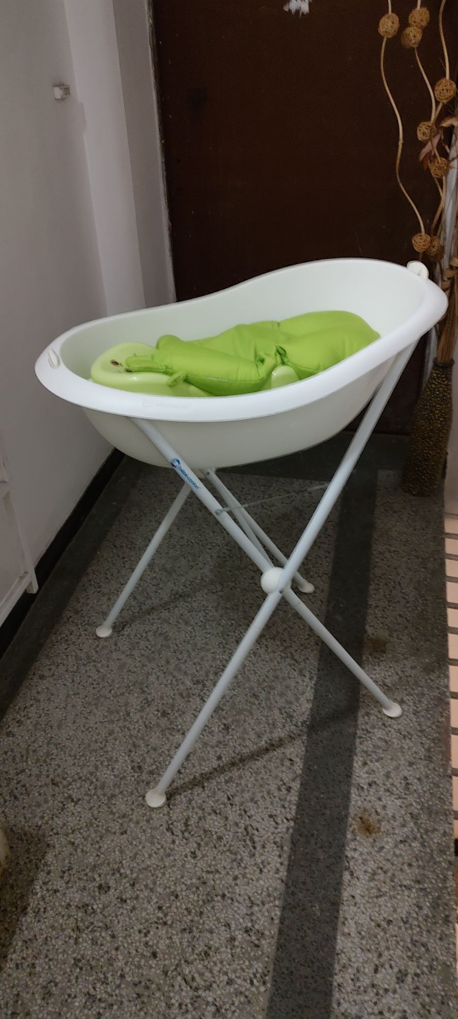 Вана за къпане на бебета със метална стойка Bebe Comfort