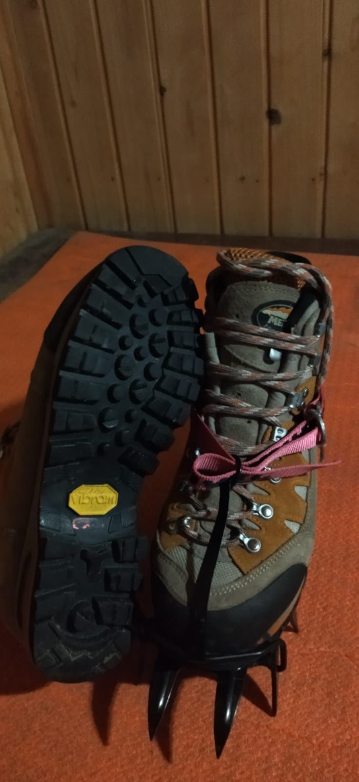 ботинки Wibram для альпинизма размер 40