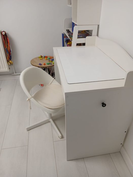 Vând pat 1persoana+saltea,birou,scaun birou