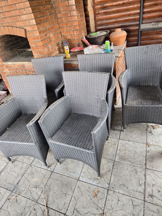 Mobilier de vânzare