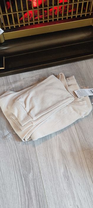 Pijama groasa crem, pantaloni si bluză, marime S, model actual