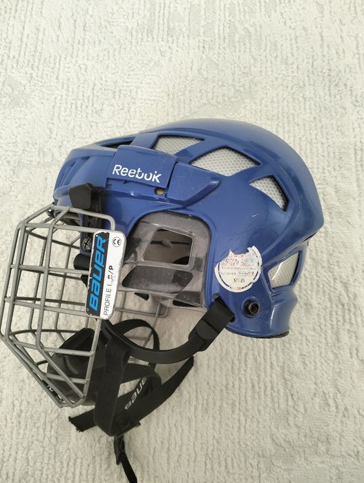 Продам шлем для хоккея