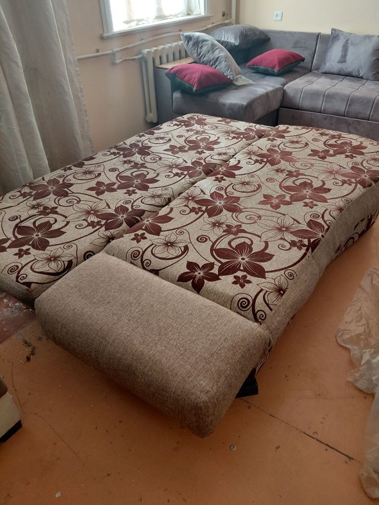 Продам диван для гостиной