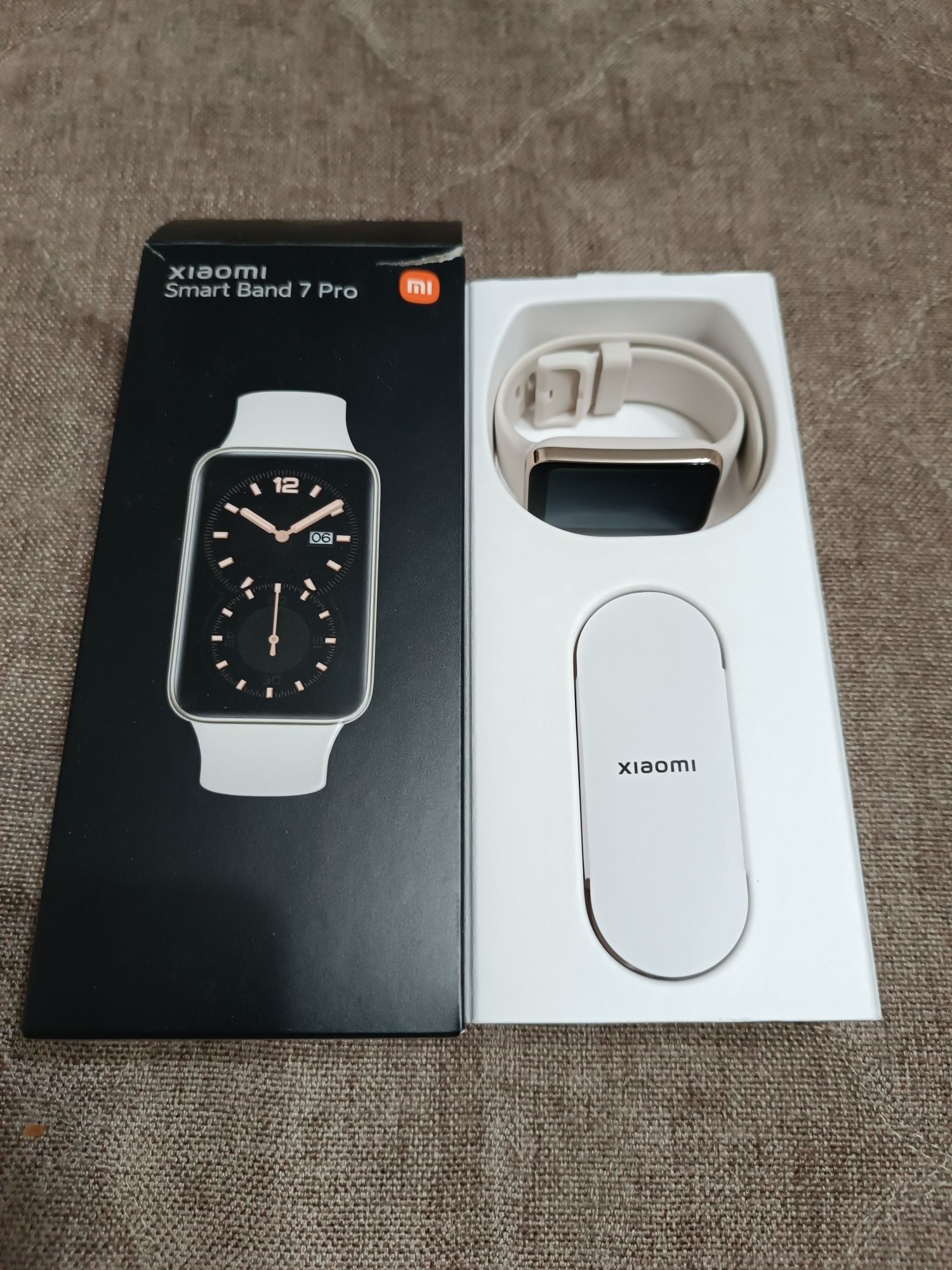 Продам смарт часы  xiaomi Smart Band 7 Pro
