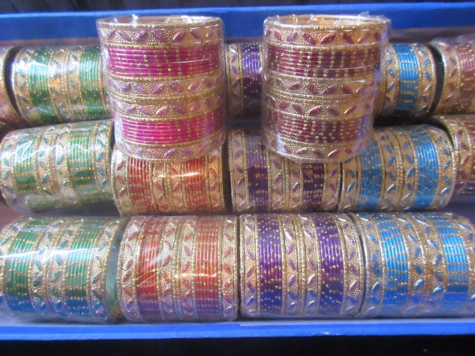 Индийски гривни - стъклени, перлени, пластмасови