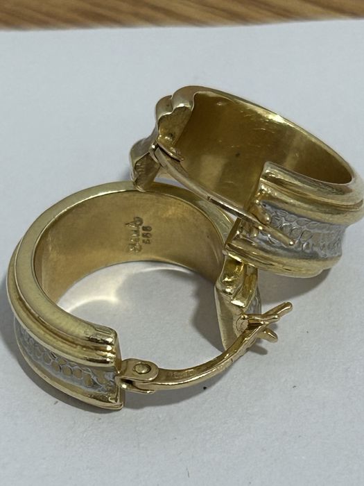 Vand Cercei de aur in stare excelenta