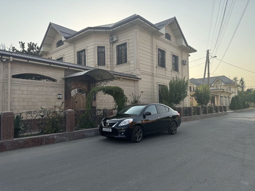 Срочно продам Nissan Sunny 2013 года в идеальном состоянии краска 100%