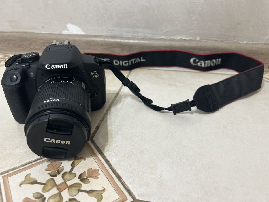 Фотоаппарат Canon 700D