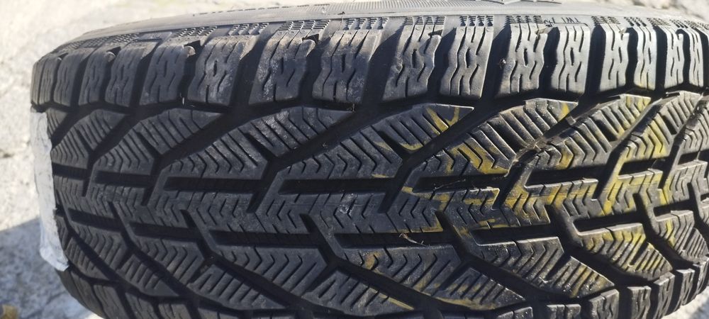 Гуми Tigar 225/55/17 зимни като нови